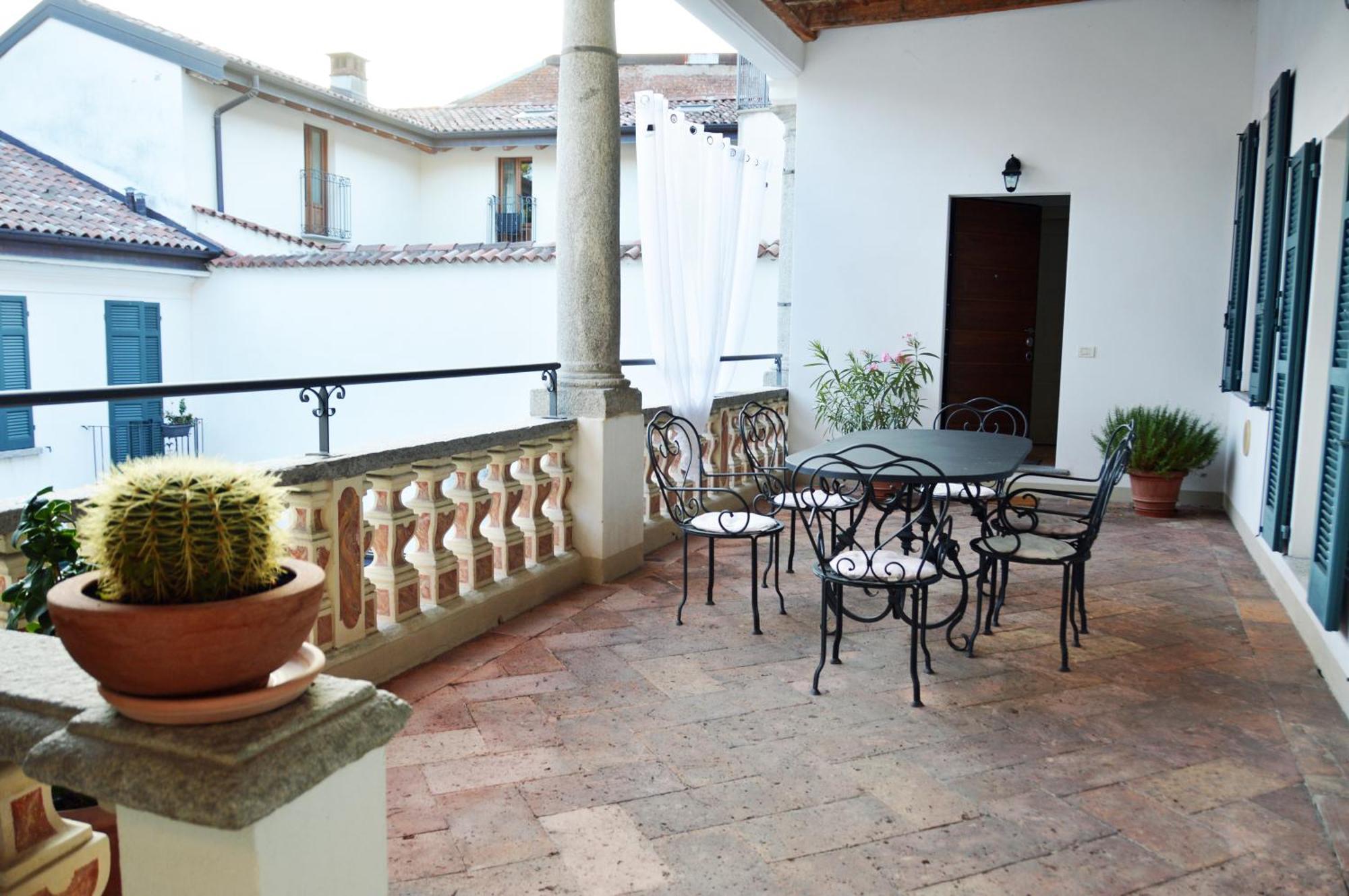 Villa Maghetti - Modernized Flat In Historic Palazzo In The Center Of Луино Экстерьер фото